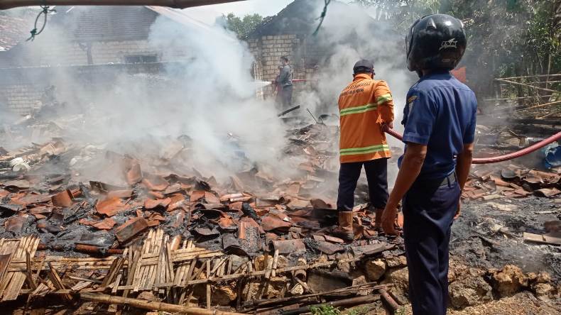 Rumah Warga di Rembang Ludes Terbakar, Uang Rp7 Juta Ikut Hangus  