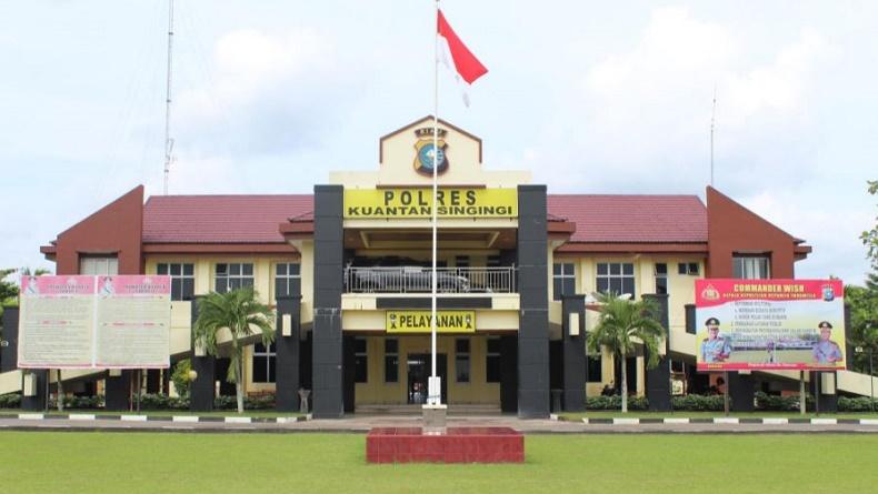 title Terjaring OTT KPK, Pejabat Daerah di Riau Masih Diperiksa di Polres Kuansing Terjaring OTT KPK, Pejabat Daerah di Riau Masih Diperiksa di Polres Kuansing