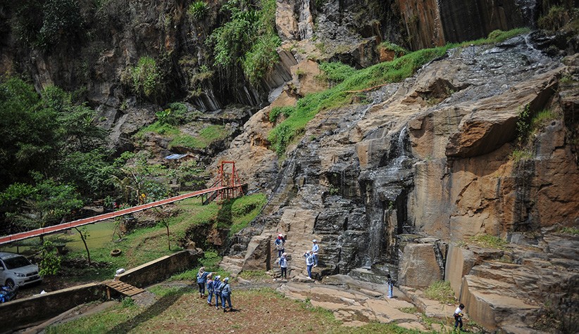 Libur Maulid Nabi Muhammad, Ratusan Wisatawan Kunjungi Curug Batu Templek - Bagian 1