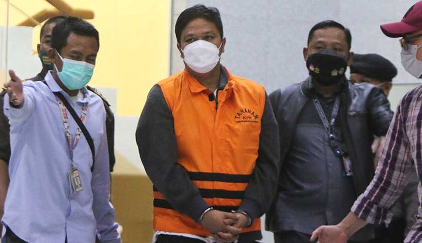 KPK Tahan Bupati Kuansing Andi Putra - Bagian 2