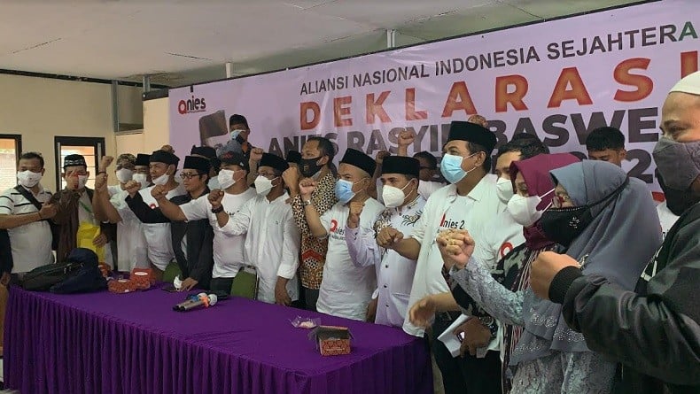 Pakai Kostum Putih, Relawan Deklarasi Anies Baswedan Capres 2024