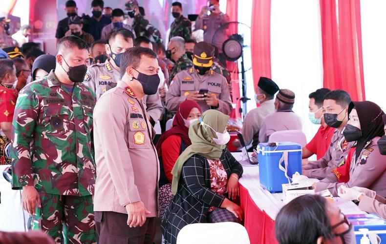 Kasdam IV/Diponegoro Apresiasi Akabri 1999 Gelar Base Vaksinasi dan Baksos di Semarang