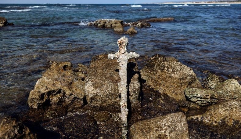  Pedang Peninggalan Perang Salib Berusia 900 Tahun Ditemukan di Dasar Laut