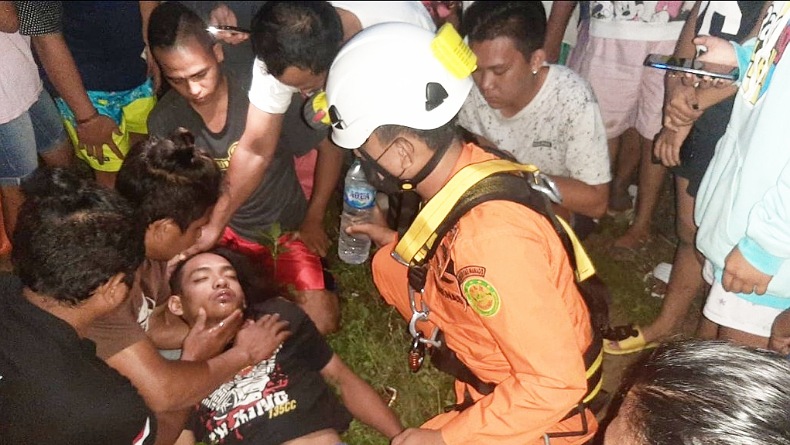 title Heboh, Pemuda di Minahasa Utara Panjat Tower PLN saat Mabuk Heboh, Pemuda di Minahasa Utara Panjat Tower PLN saat Mabuk