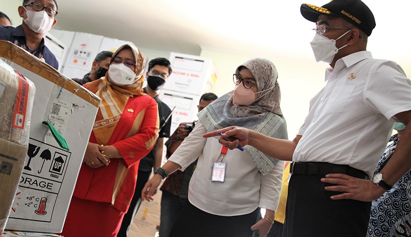 Menko PMK Temukan Vaksin Covid-19 Rusak saat Sidak di Dinkes Sulawesi Tenggara - Bagian 1