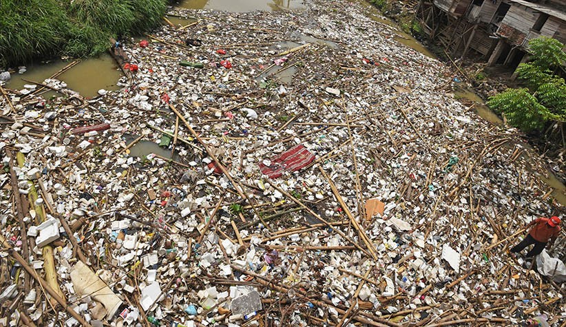 Sampah Menumpuk di Muara Sungai Cibanten Serang, Warga Keluhkan Bau Busuk - Bagian 2