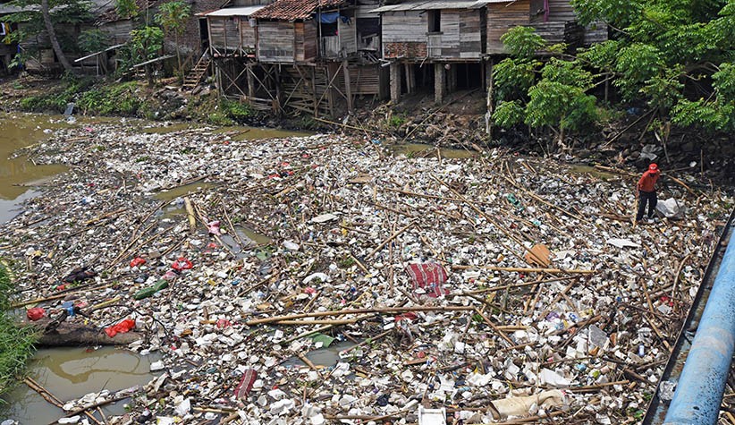 Sampah Menumpuk di Muara Sungai Cibanten Serang, Warga Keluhkan Bau Busuk - Bagian 3