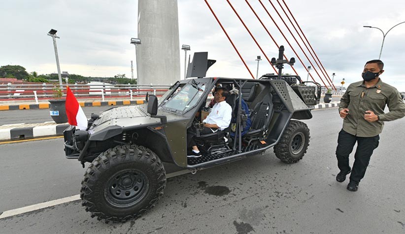 Presiden Jokowi Naik Mobil Rantis saat Kunjungan Kerja ke Banjarmasin - Bagian 2