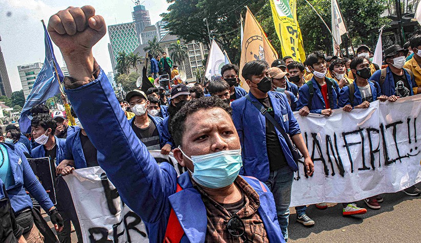 Kritisi 7 Tahun Kepemimpinan Presiden Jokowi, Mahasiswa Gelar Unjuk Rasa - Bagian 2