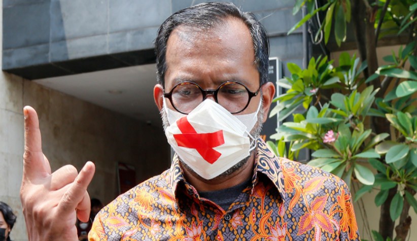 Pakai Masker Tanda Silang, Haris Azhar Penuhi Panggilan Polda Metro Jaya - Bagian 2