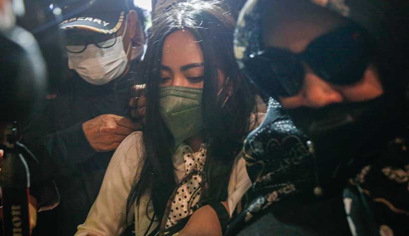 Rachel Vennya Bungkam dan Tertunduk saat Tiba di Polda Metro Jaya - Bagian 2