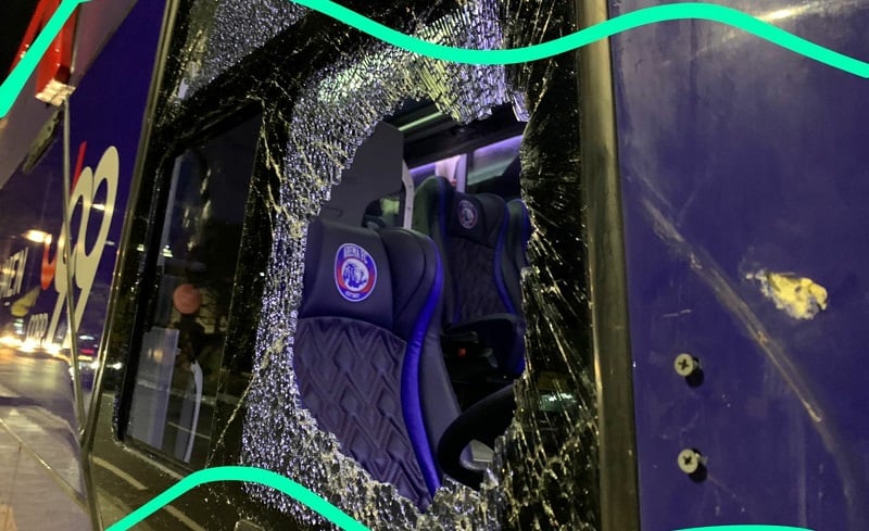 Bus Arema FC Rusak Diserang Oknum Suporter, Ini Respons Manajemen Persebaya 