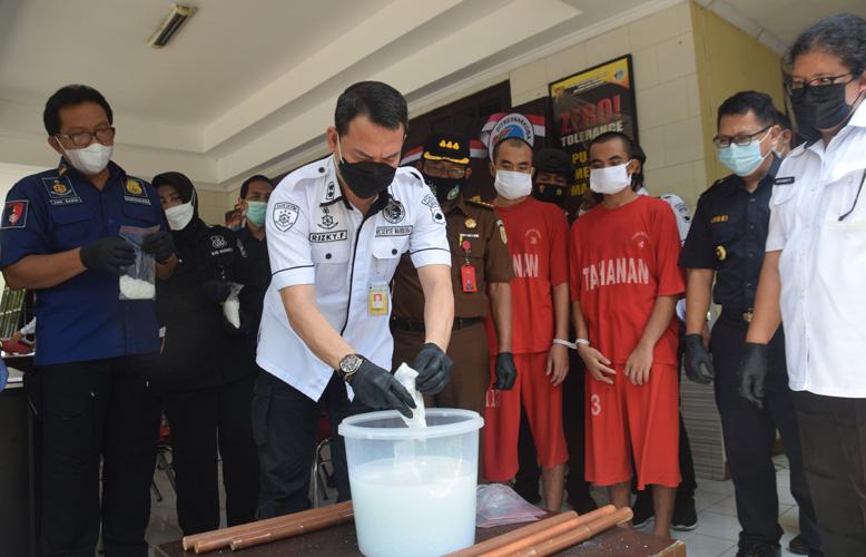 Ditresnarkoba Polda Jateng Musnahkan Ratusan Gram Sabu Kiriman dari Malaysia