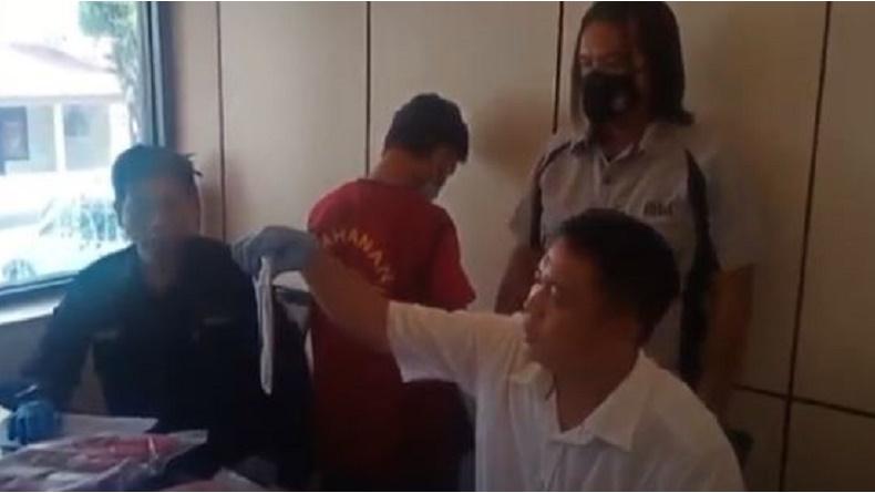 title Terungkap Video Mesum 2 Pelajar di Lahat Gegara Tak Sanggup Bayar Rp100.000 Terungkap Video Mesum 2 Pelajar di Lahat Gegara Tak Sanggup Bayar Rp100.000
