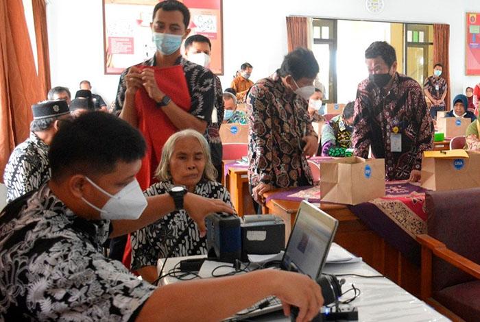 Pemkab Sleman Jemput Bola Layanan Kependudukan Bagi Penyandang Sosial 