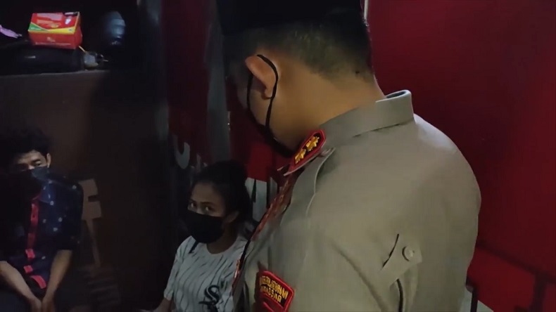 Ibu Muda dan 4 Temannya Ditangkap saat Mau Pesta Sabu gegara Tak Pakai Helm