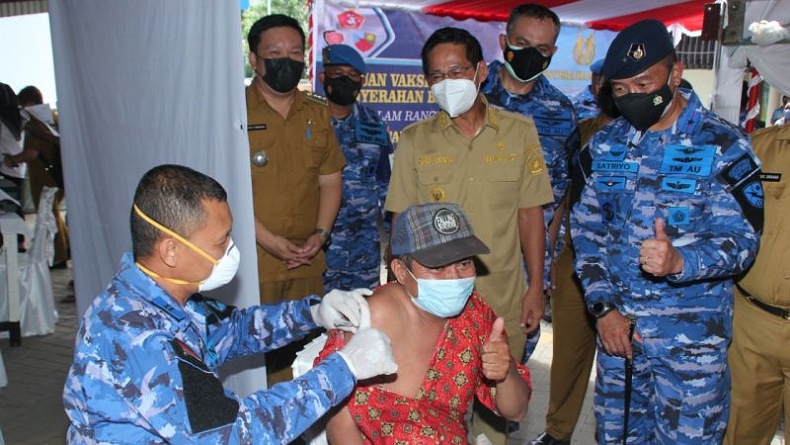 Lanud Sam Ratulangi Gelar Serbuan Vaksinasi di Kota Bitung