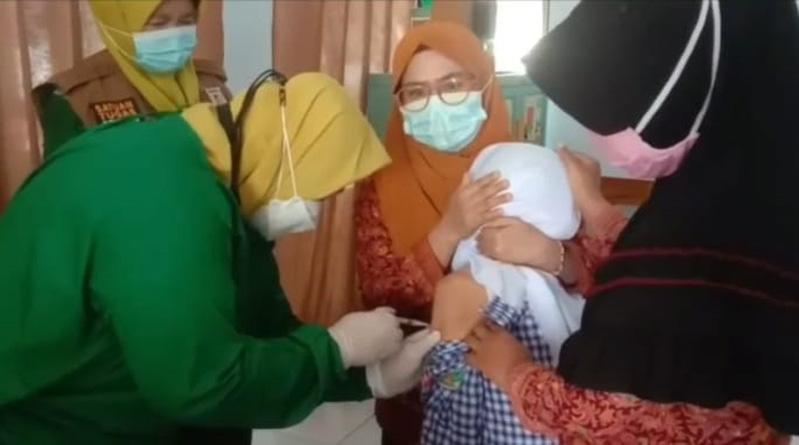 Takut Disuntik Vaksin, Sejumlah Pelajar SMP di Cilacap Menangis Histeris 