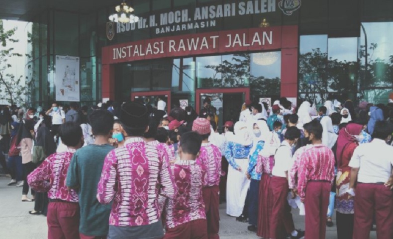 Ratusan Siswa di Banjarmasin Antusias Ikut Vaksinasi yang Akan Dihadiri Jokowi