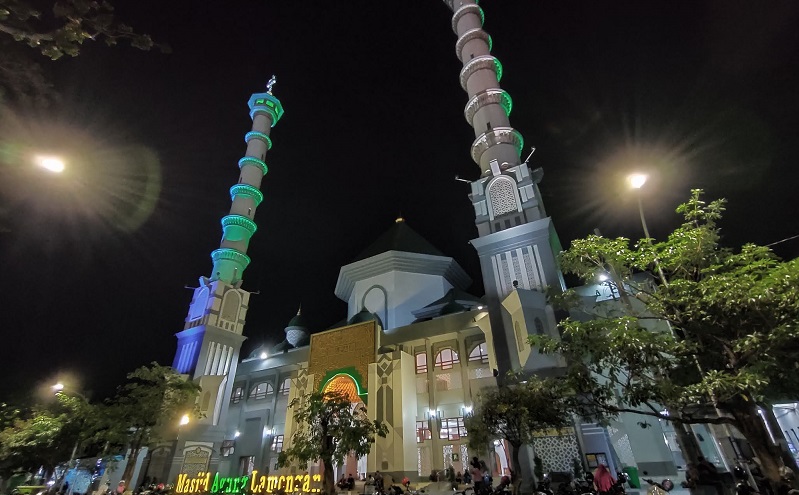 11 Tempat Ibadah Di Lamongan Jawa Timur, Salah Satunya Objek Wisata Religi