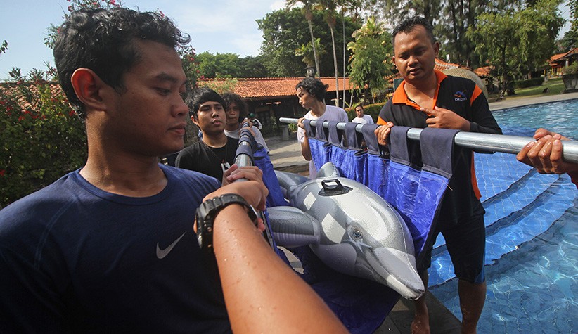 Latihan Teknik Penyelamatan Mamalia Laut Terdampar - Bagian 2