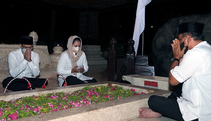 Menteri Nadiem Makarim Ziarah ke Makam Presiden Soekarno - Bagian 2