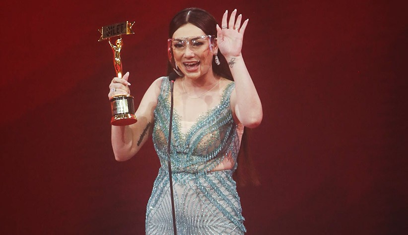 Celine Evangelista Raih Penghargaan Asmara Tersilet - Bagian 3