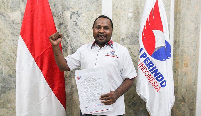 Sekjen Partai Perindo Serahkan SK Kepengurusan DPW Papua Barat - Bagian 2