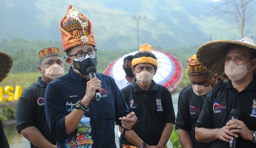Diguyur Hujan Deras, Menteri Sandiaga Telusuri Desa Nusa Aceh demi Indonesia Bangkit - Bagian 5