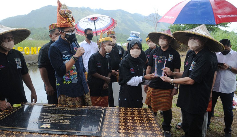 Diguyur Hujan Deras, Menteri Sandiaga Telusuri Desa Nusa Aceh demi Indonesia Bangkit - Bagian 1