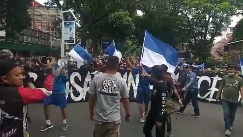 Polemik #ReneOut, Kebebasan Berekspresi Bobotoh Patut Dihargai, Farhan: Jaga Kemurniannya