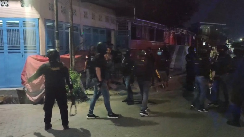 Bubarkan Tawuran di Makassar, Polisi Diserang Busur dan Dilempari Molotov