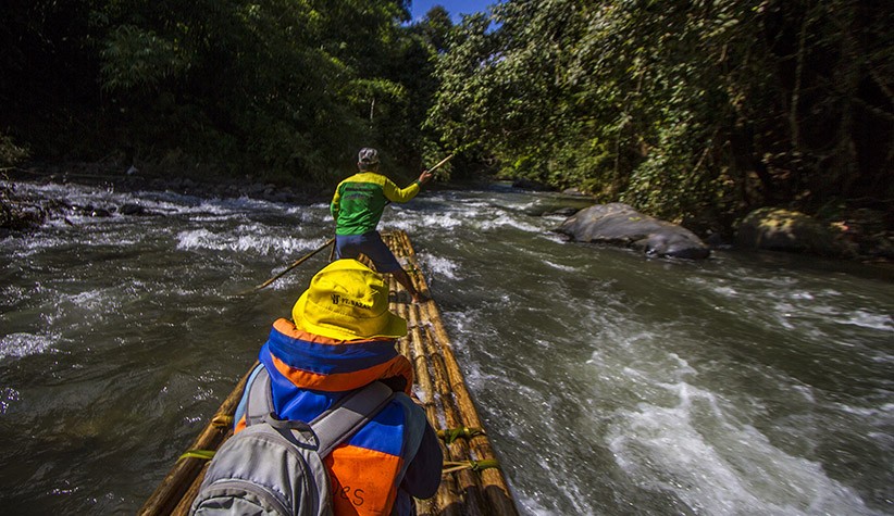Ekstrem, Wisata Arung Jeram dengan Rakit Bambu Menyusuri Derasnya Sungai Amandit - Bagian 1