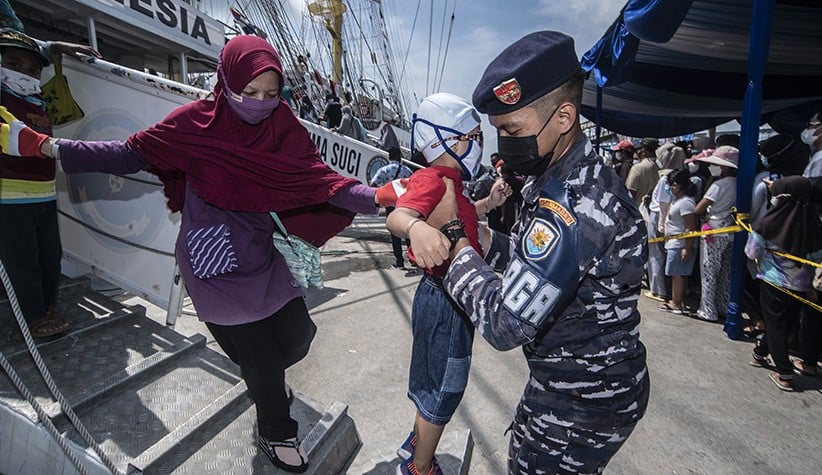 Antusiasme Warga Cilacap Berkunjung ke KRI Bima Suci - Bagian 2