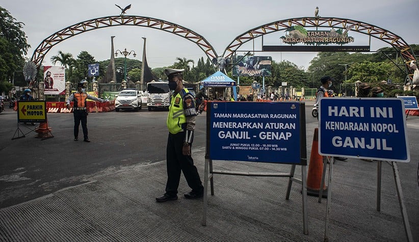 Pintu Masuk Taman Margasatwa Ragunan Diterapkan Kebijakan Ganjil Genap - Bagian 1