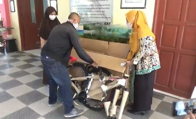 title Baca Puisi di Depan Jokowi, Siswi Tarakan Ini Tak Menyangka Dapat Sepeda Baca Puisi di Depan Jokowi, Siswi Tarakan Ini Tak Menyangka Dapat Sepeda