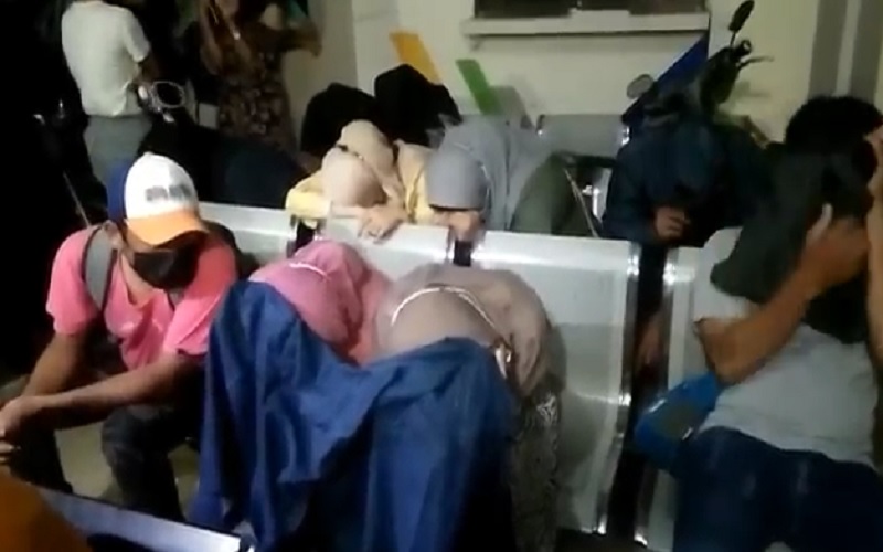 8 Pasangan Bukan Suami Istri Asyik Sekamar Dirazia Petugas, Ada Lansia