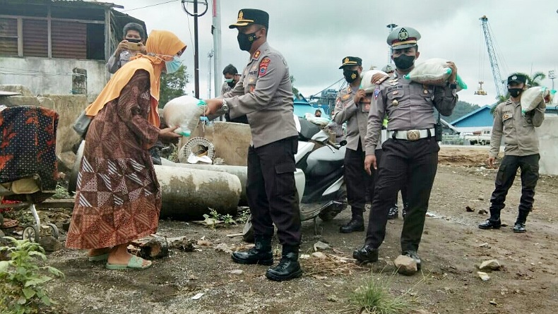 Banjir Landa 2 Kelurahan di Bitung, Polres Salurkan Bantuan Beras