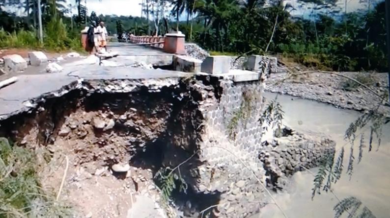 Banjir Bandang Terjang Purbalingga, Jembatan di Karangmoncol Hancur hingga Putus