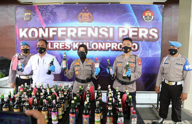 Polres Kulonprogo Sita 102 Botol Miras dalam Operasi Cipkon Jelang Pilur