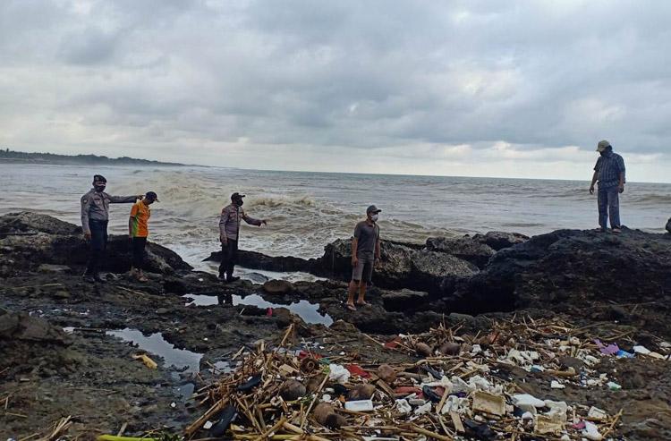 Terseret Gelombang, Pemancing Hilang di Pantai Karangbolong Kebumen