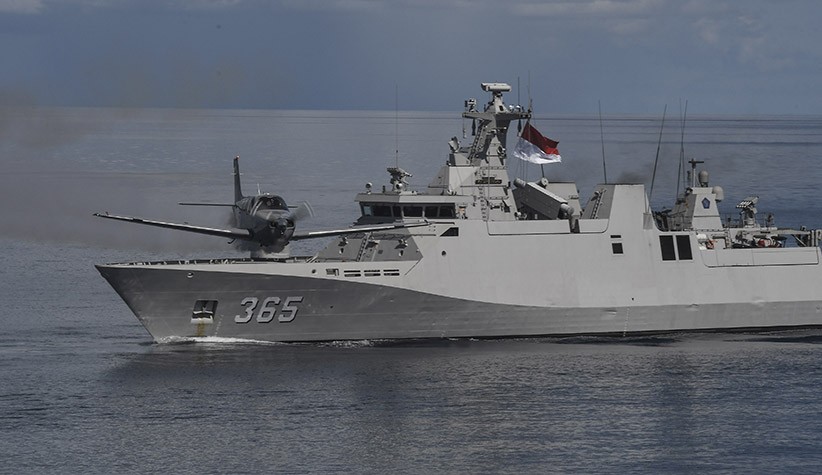 Penampakan Kapal Perang TNI AL Tembakkan Roket Anti Kapal Selam - Bagian 3