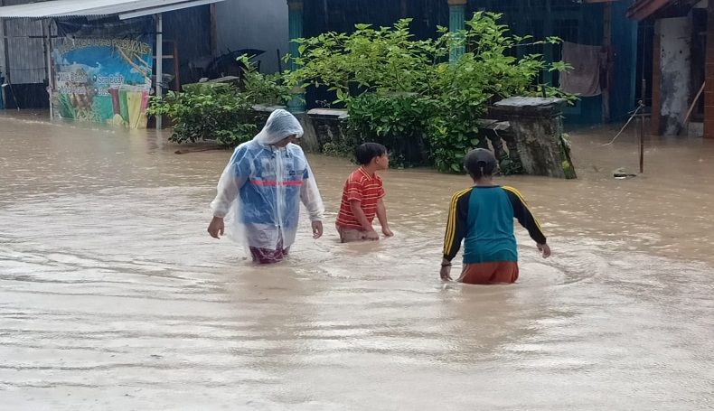 Banjir Terjang Perkampungan di Sukabumi, Puluhan Rumah dan Sekolah Terendam