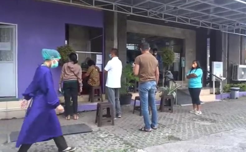 title Terbang Ke Bali Wajib Tes PCR, Permintaan di Laboratorium Overload Terbang Ke Bali Wajib Tes PCR, Permintaan di Laboratorium Overload
