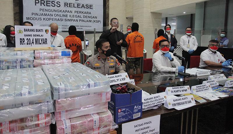 Bareskrim Polri Pamer Uang Puluhan Miliar Rupiah dari Kasus Pinjol Ilegal - Bagian 3