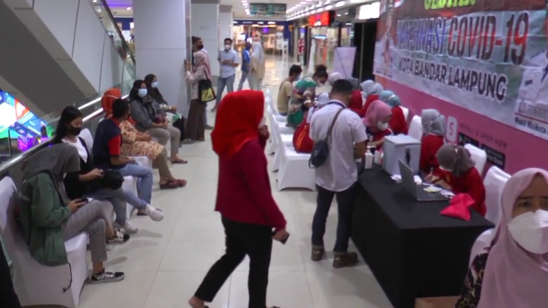 Kejar Target, Pemkot Bandarlampung Gelar Vaksinasi di Mal