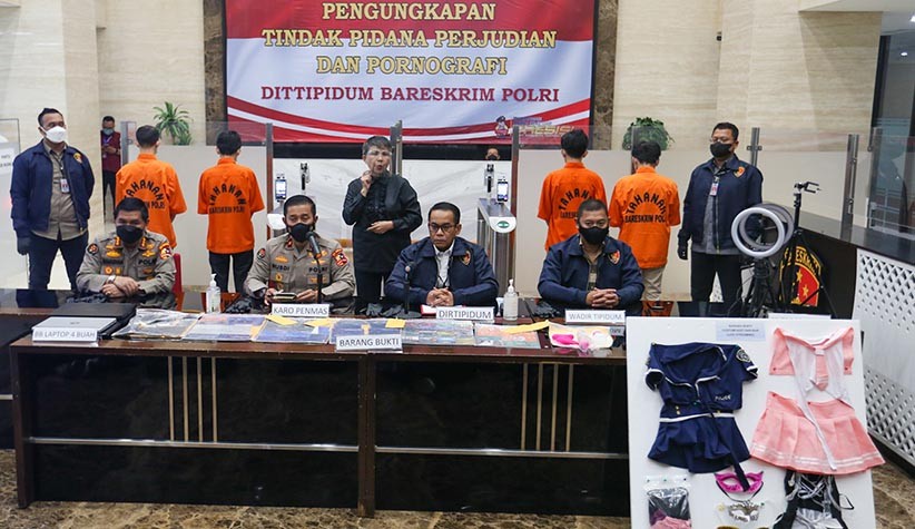 Aplikasi Judi Online Tampilkan Adegan Seks, Sehari Siapkan Ratusan Wanita - Bagian 2