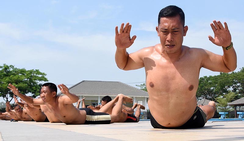 Melihat Prajurit Kima Brigif 2 Marinir Latihan Berenang - Bagian 3