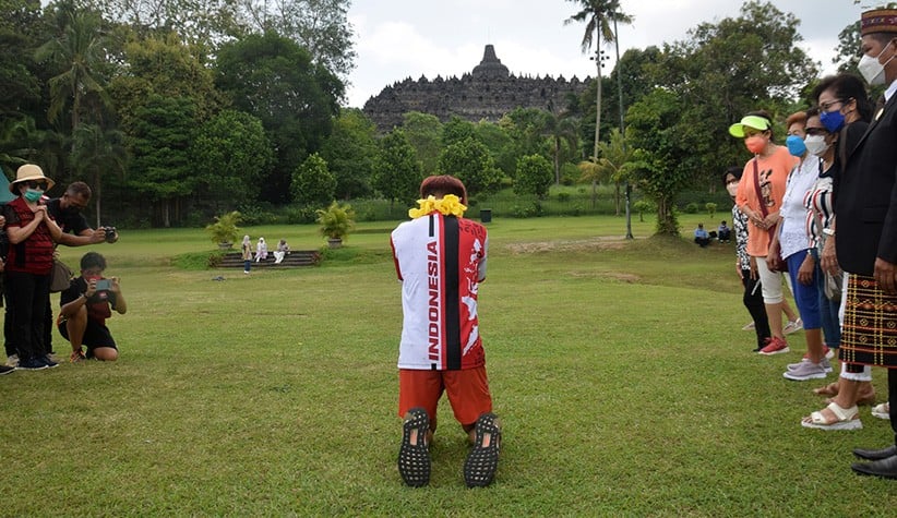 Lari Keliling Candi Borobudur 30 Putaran Tanpa Henti, Pria Ini Ciptakan Rekor - Bagian 4
