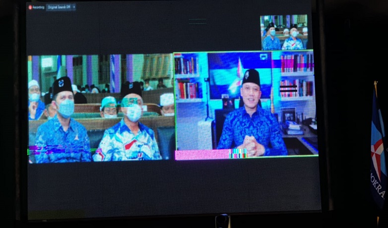title AHY-Emil Peringati Hari Santri di Banyuwangi: Kami Ingin Selalu Dekat dengan Ulama  AHY-Emil Peringati Hari Santri di Banyuwangi: Kami Ingin Selalu Dekat dengan Ulama